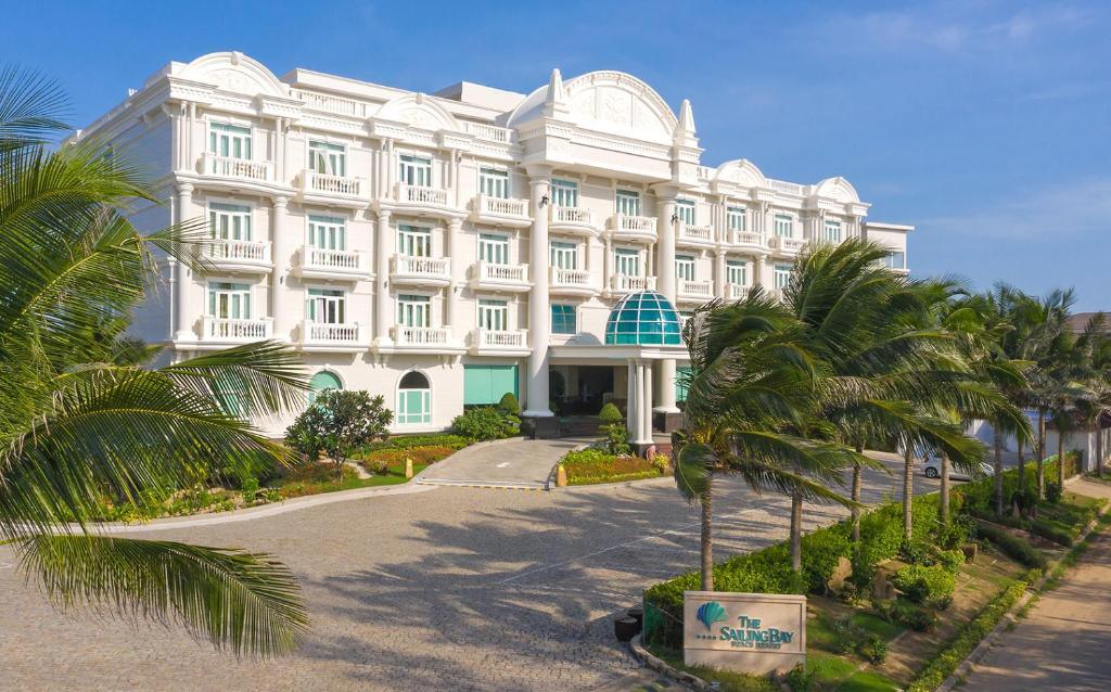 Naviwood cung cấp cửa gỗ nhựa composite cho Resort Sailing Bay Mũi Né