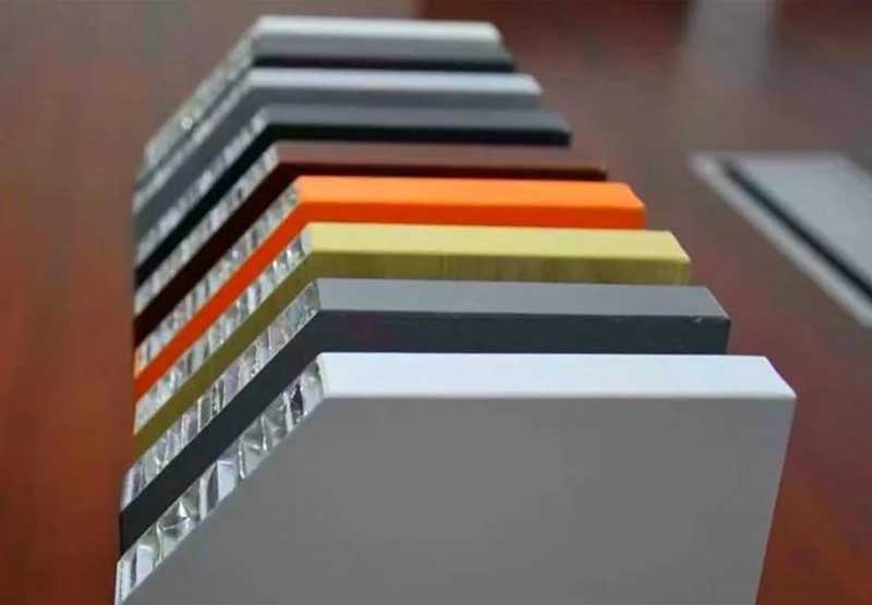 Xu hướng thiết kế nội thất 2026 với nhôm tổ ong