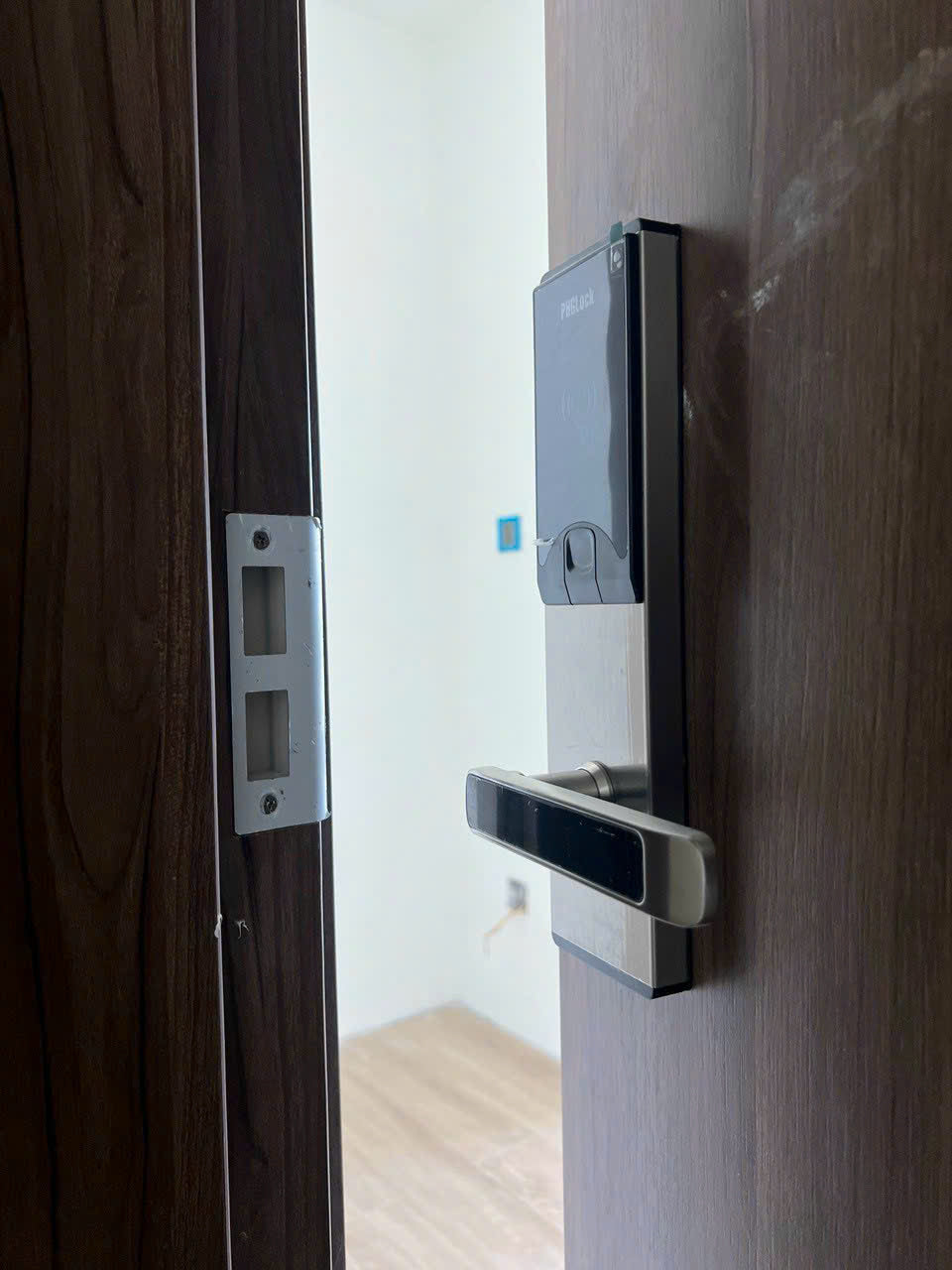 khoa-cua-khach-san-cao-cap